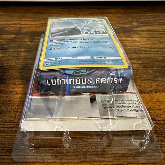 Luminous Frost Pokémon Theme deck - Picture 2 of 3